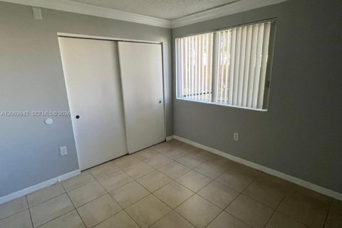 Снять в аренду кондоминиум в Тамарак, Флорида 2 спальни, 87.24м2, № 2066444 - фото 15