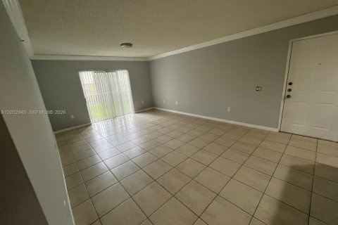 Снять в аренду кондоминиум в Тамарак, Флорида 2 спальни, 87.24м2, № 2066444 - фото 7