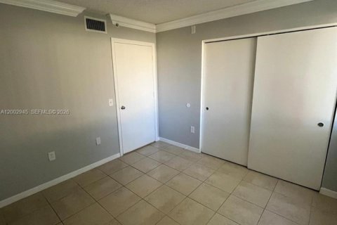 Снять в аренду кондоминиум в Тамарак, Флорида 2 спальни, 87.24м2, № 2066444 - фото 12