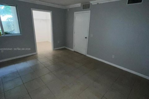 Снять в аренду кондоминиум в Тамарак, Флорида 2 спальни, 87.24м2, № 2066444 - фото 9