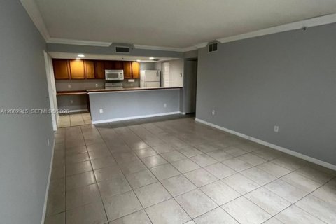 Снять в аренду кондоминиум в Тамарак, Флорида 2 спальни, 87.24м2, № 2066444 - фото 5