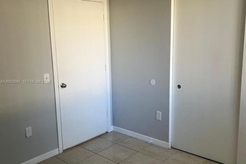 Снять в аренду кондоминиум в Тамарак, Флорида 2 спальни, 87.24м2, № 2066444 - фото 13