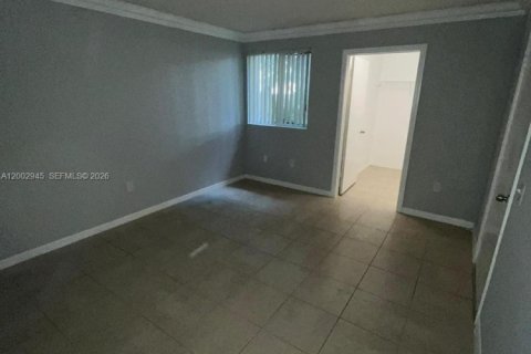 Снять в аренду кондоминиум в Тамарак, Флорида 2 спальни, 87.24м2, № 2066444 - фото 11