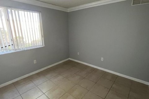 Снять в аренду кондоминиум в Тамарак, Флорида 2 спальни, 87.24м2, № 2066444 - фото 16