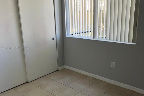 Снять в аренду кондоминиум в Тамарак, Флорида 2 спальни, 87.24м2, № 2066444 - фото 14