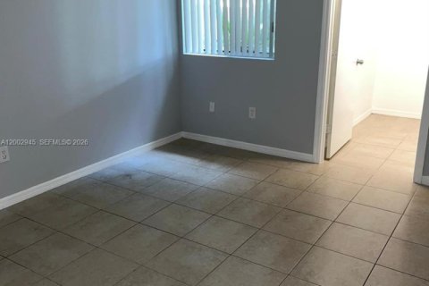 Снять в аренду кондоминиум в Тамарак, Флорида 2 спальни, 87.24м2, № 2066444 - фото 10