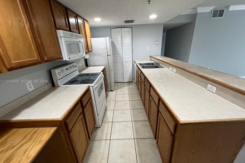 Кондоминиум с 2 спальнями в Тамарак, Флорида № 2066444