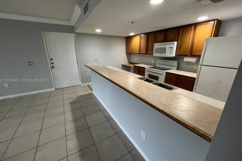 Снять в аренду кондоминиум в Тамарак, Флорида 2 спальни, 87.24м2, № 2066444 - фото 4