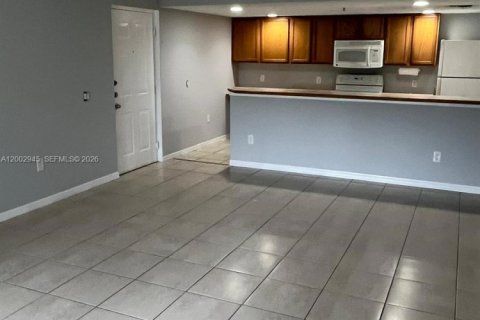 Снять в аренду кондоминиум в Тамарак, Флорида 2 спальни, 87.24м2, № 2066444 - фото 6