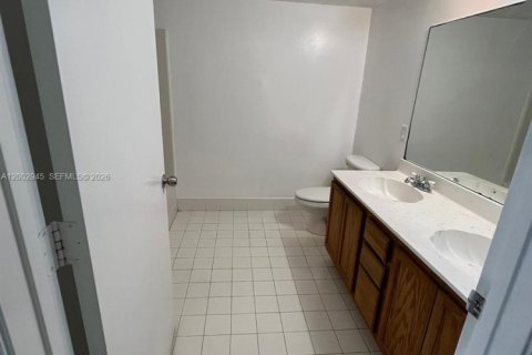 Снять в аренду кондоминиум в Тамарак, Флорида 2 спальни, 87.24м2, № 2066444 - фото 24