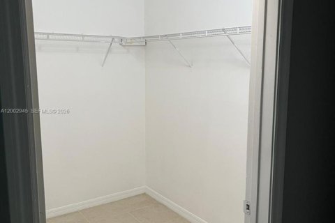 Снять в аренду кондоминиум в Тамарак, Флорида 2 спальни, 87.24м2, № 2066444 - фото 25