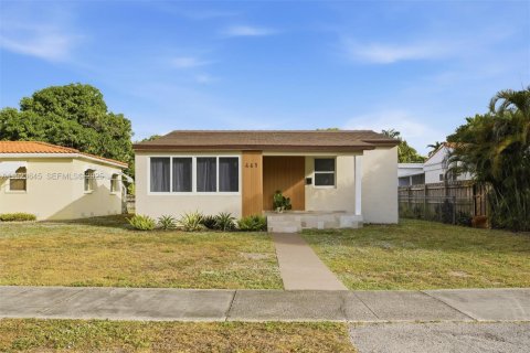 House in Miami Springs, Florida 3 bedrooms, 87.51 sq.m. № 1977468 - photo 2