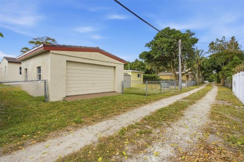 House in Miami Springs, Florida 3 bedrooms, 87.51 sq.m. № 1977468 - photo 29