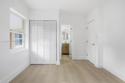 House in Miami Springs, Florida 3 bedrooms, 87.51 sq.m. № 1977468 - photo 16