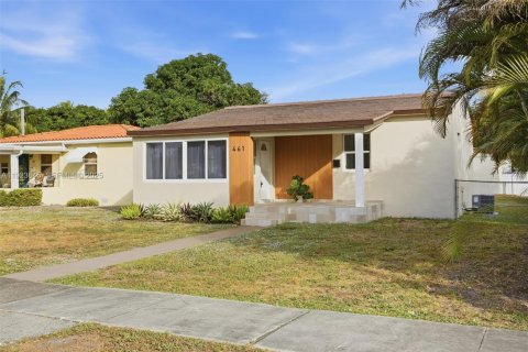 House in Miami Springs, Florida 3 bedrooms, 87.51 sq.m. № 1977468 - photo 3