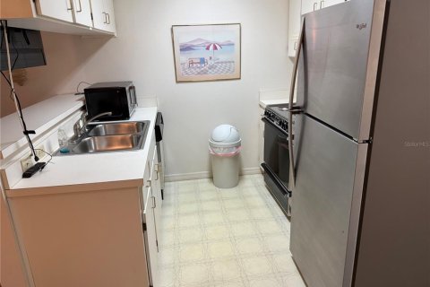 Condo in Crystal River, Florida, 4 rooms  № 1908945 - photo 10