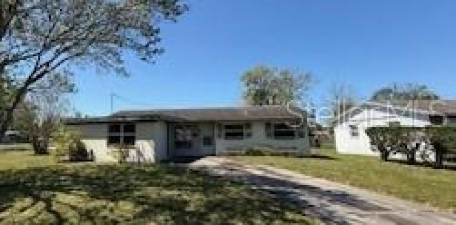 House in Orlando, Florida 4 bedrooms, 126.44 sq.m. № 1581250