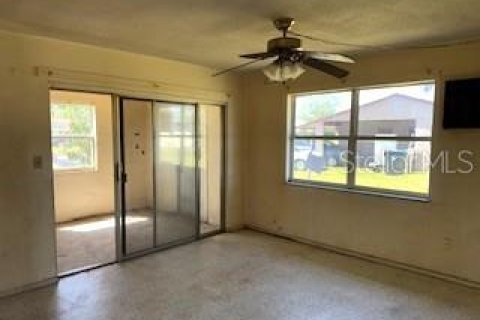 House in Orlando, Florida 4 bedrooms, 126.44 sq.m. № 1581250 - photo 3