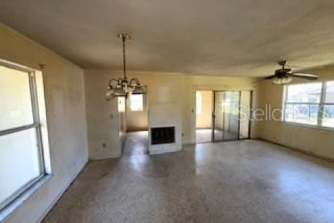 House in Orlando, Florida 4 bedrooms, 126.44 sq.m. № 1581250 - photo 2