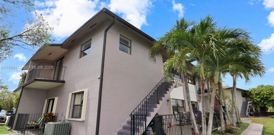 Condominio en Miami, Florida, 2 dormitorios  № 2048013