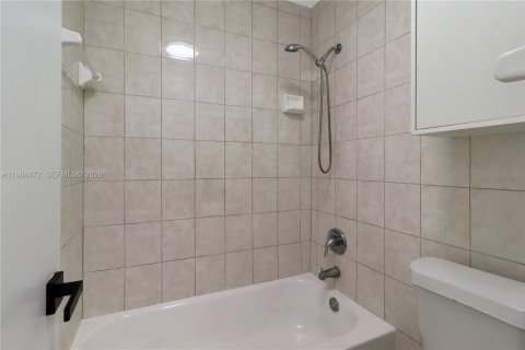 Condominio en venta en Miami, Florida, 2 dormitorios, 79.52 m2 № 2048013 - foto 12