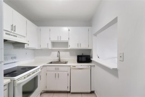 Condominio en venta en Miami, Florida, 2 dormitorios, 79.52 m2 № 2048013 - foto 7