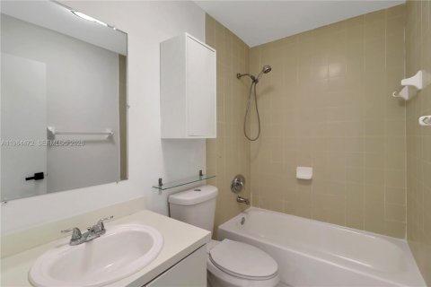 Condominio en venta en Miami, Florida, 2 dormitorios, 79.52 m2 № 2048013 - foto 15