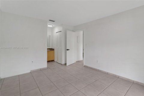 Condominio en venta en Miami, Florida, 2 dormitorios, 79.52 m2 № 2048013 - foto 10