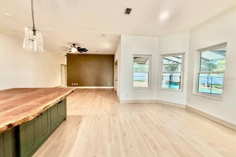 House in Wesley Chapel, Florida 4 bedrooms, 295.52 sq.m. № 1885661 - photo 9