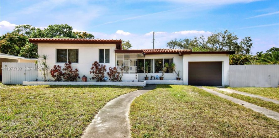 Дом в Норт-Майами, Флорида 3 спальни, 186.45м2 № 2035974