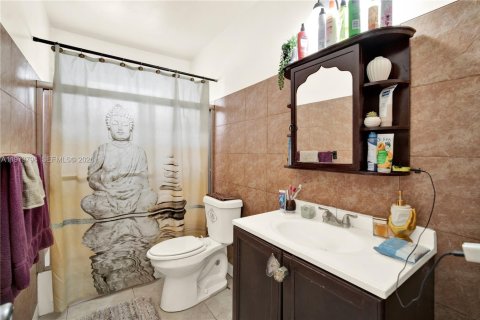 Купить виллу или дом в Норт-Майами, Флорида 3 спальни, 186.45м2, № 2035974 - фото 15