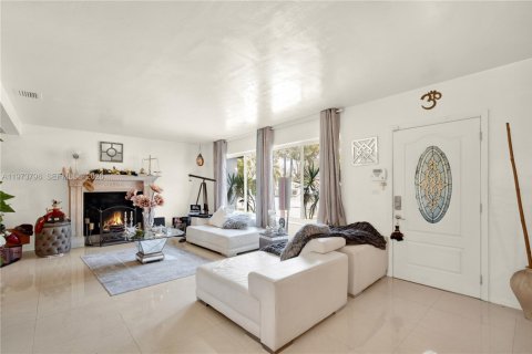 Купить виллу или дом в Норт-Майами, Флорида 3 спальни, 186.45м2, № 2035974 - фото 2