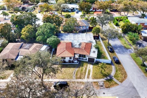 Купить виллу или дом в Норт-Майами, Флорида 3 спальни, 186.45м2, № 2035974 - фото 26