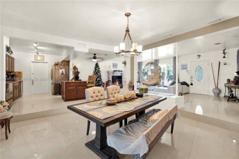 Купить виллу или дом в Норт-Майами, Флорида 3 спальни, 186.45м2, № 2035974 - фото 10