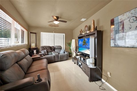 Купить виллу или дом в Норт-Майами, Флорида 3 спальни, 186.45м2, № 2035974 - фото 12