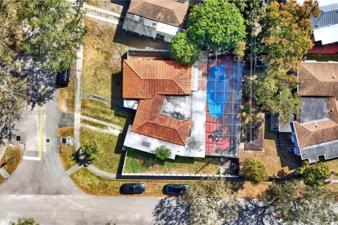Купить виллу или дом в Норт-Майами, Флорида 3 спальни, 186.45м2, № 2035974 - фото 28