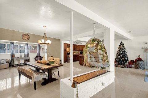 Купить виллу или дом в Норт-Майами, Флорида 3 спальни, 186.45м2, № 2035974 - фото 4