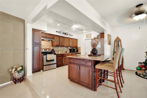 Купить виллу или дом в Норт-Майами, Флорида 3 спальни, 186.45м2, № 2035974 - фото 5