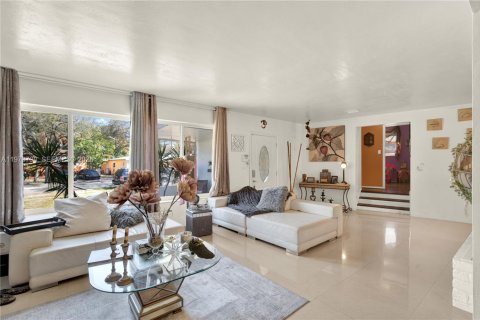 Купить виллу или дом в Норт-Майами, Флорида 3 спальни, 186.45м2, № 2035974 - фото 9