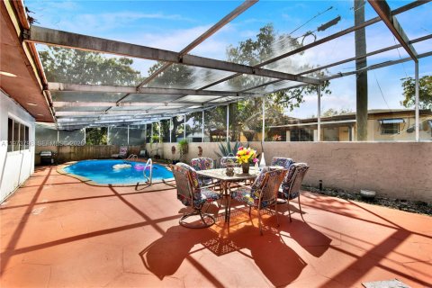 Купить виллу или дом в Норт-Майами, Флорида 3 спальни, 186.45м2, № 2035974 - фото 20