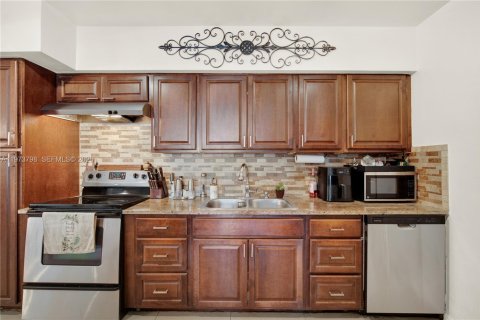 Купить виллу или дом в Норт-Майами, Флорида 3 спальни, 186.45м2, № 2035974 - фото 8