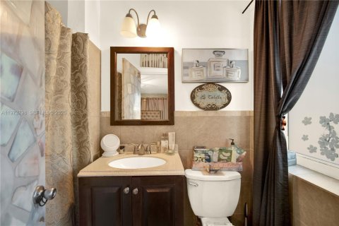 Купить виллу или дом в Норт-Майами, Флорида 3 спальни, 186.45м2, № 2035974 - фото 19