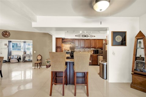 Купить виллу или дом в Норт-Майами, Флорида 3 спальни, 186.45м2, № 2035974 - фото 6