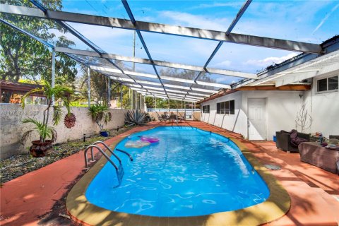 Купить виллу или дом в Норт-Майами, Флорида 3 спальни, 186.45м2, № 2035974 - фото 22