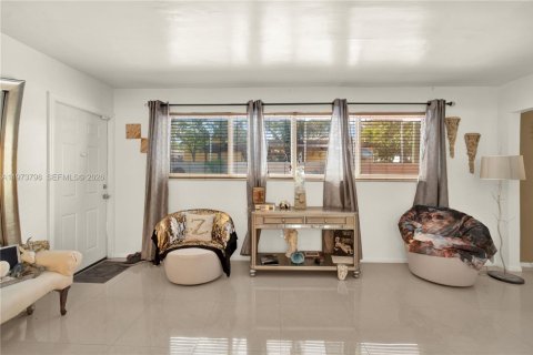 Купить виллу или дом в Норт-Майами, Флорида 3 спальни, 186.45м2, № 2035974 - фото 11