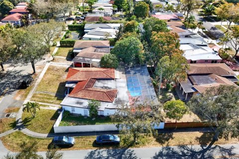 Купить виллу или дом в Норт-Майами, Флорида 3 спальни, 186.45м2, № 2035974 - фото 27