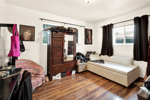 Купить виллу или дом в Норт-Майами, Флорида 3 спальни, 186.45м2, № 2035974 - фото 16