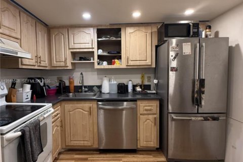 Condominio en venta en Lauderhill, Florida, 2 dormitorios, 90.3 m2 № 2075278 - foto 3