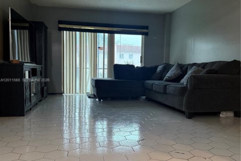 Condominio en venta en Lauderhill, Florida, 2 dormitorios, 90.3 m2 № 2075278 - foto 2