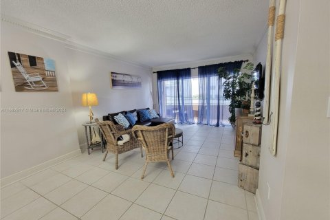 Copropriété à vendre à Hallandale Beach, Floride: 1 chambre, 80.82 m2 № 1979595 - photo 3